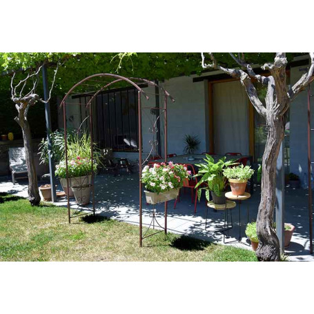 Arche de jardin pour plantes grimpantes : sublimer votre extérieur